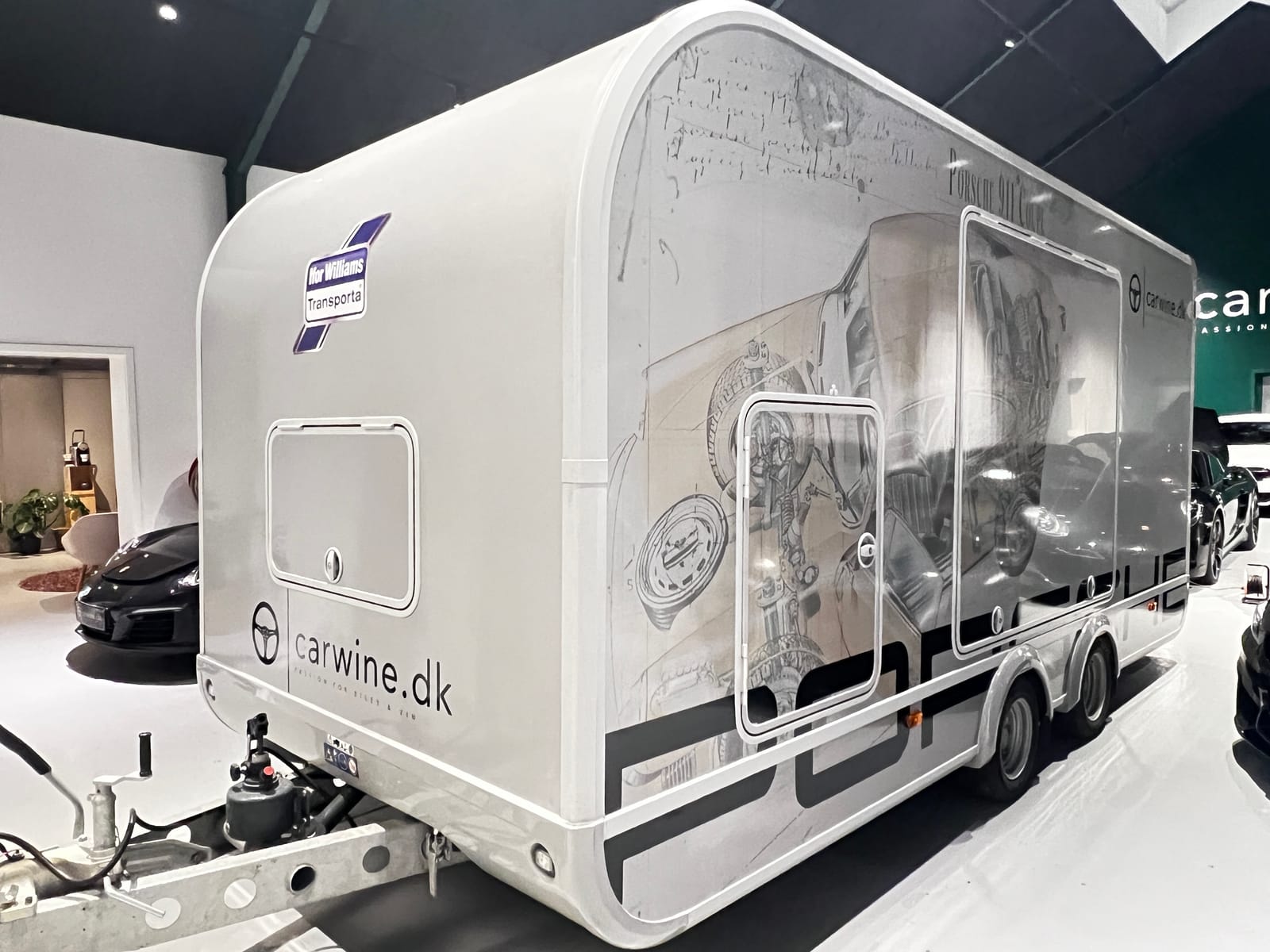 Carwine.dk Porsche-transport-trailer med eksklusiv side-dekoration