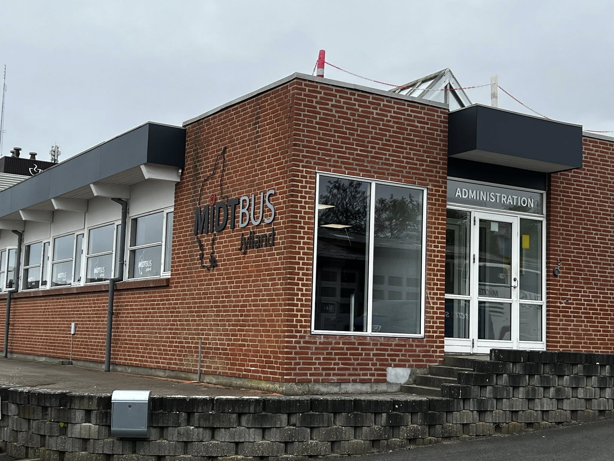 Midtbus Jylland — facadeskilte og rudefolie 5